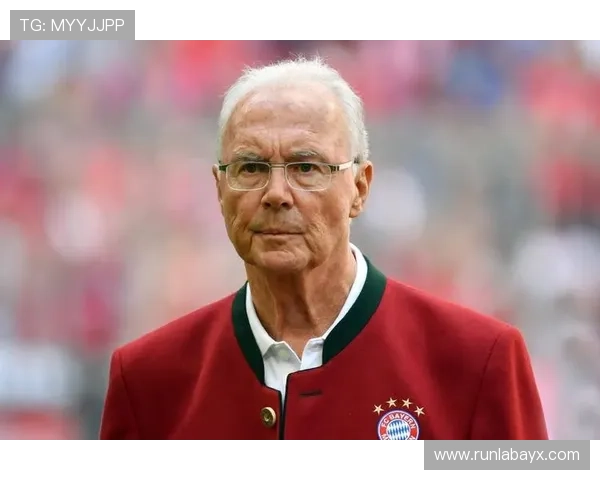 贝肯鲍尔传球视野惊艳全场，足球智慧点燃新闻头条